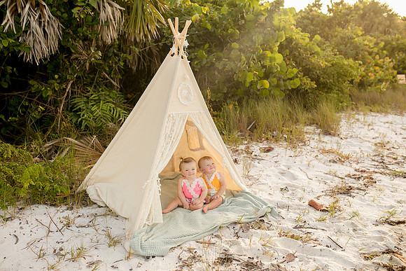 Malerie twins one year-6