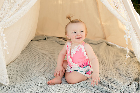 Malerie twins one year-8