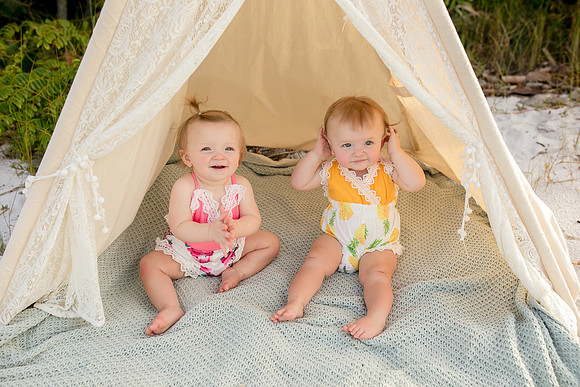 Malerie twins one year-5