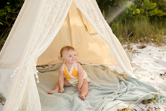 Malerie twins one year-11