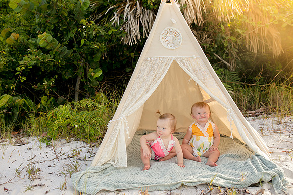 Malerie twins one year-4