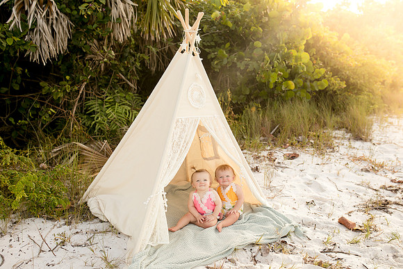 Malerie twins one year-7