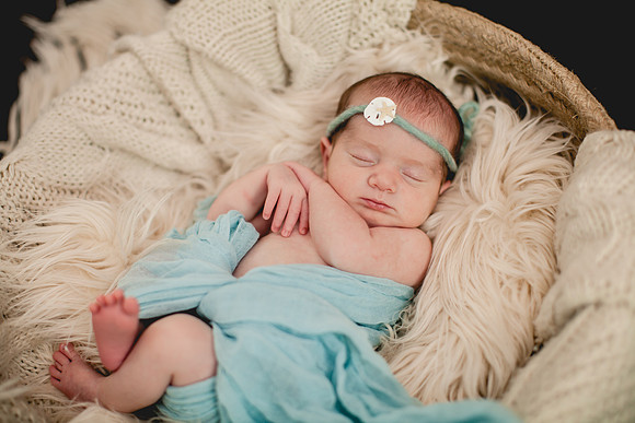 Gia Newborn Portraits (17 of 29)
