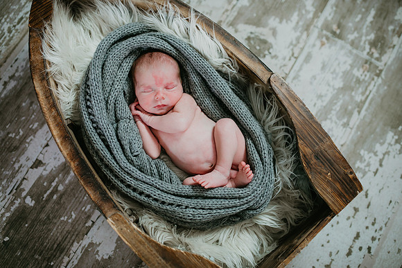 Levi Newborn Portraits-19