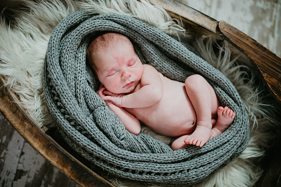 Levi Newborn Portraits-23