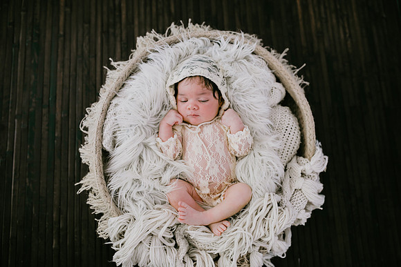 Vivienne Newborn Portraits (1 of 41)