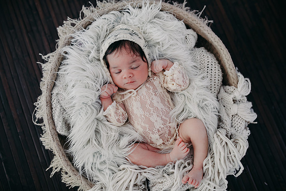 Vivienne Newborn Portraits (2 of 41)